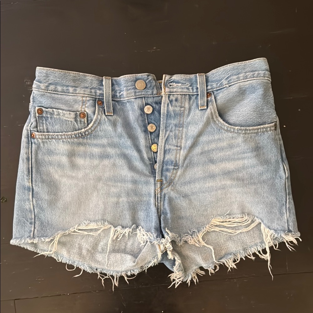 Levi’s 501 light wash shorts size 27